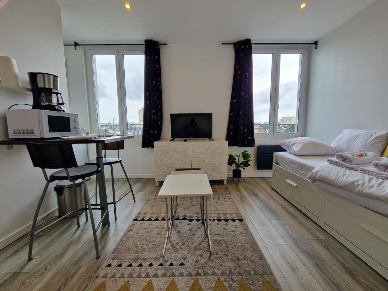 Studio meublé - Rue Derodé - Reims à louer