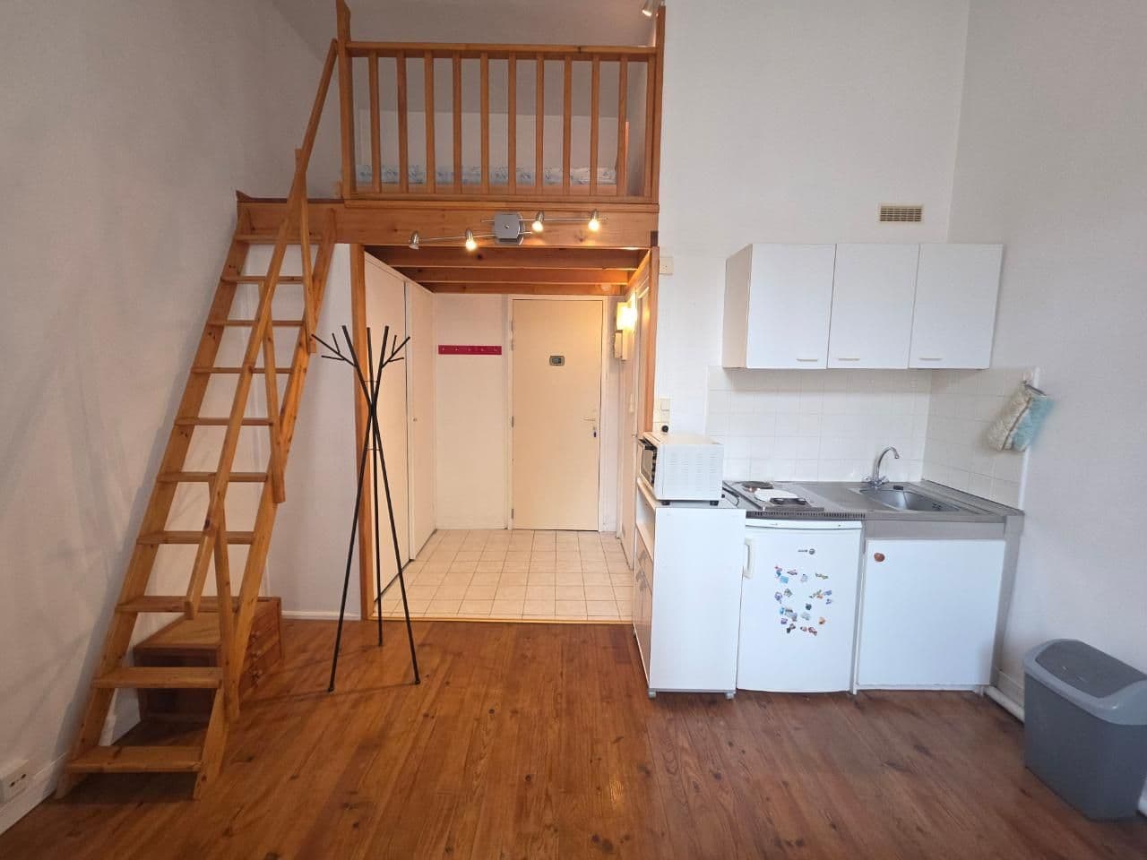 Studio meublé - 22m² - Rue des Filles Dieu à louer